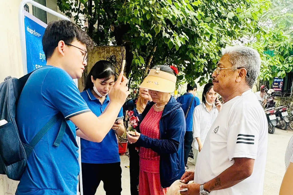 nguoi dan xac thuc thông tin.jpg