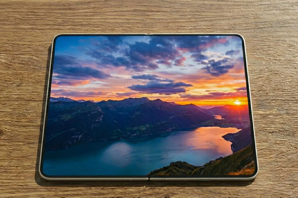 Mẫu iPhone gập đầu tiên của Apple đối mặt ‘sóng gió’