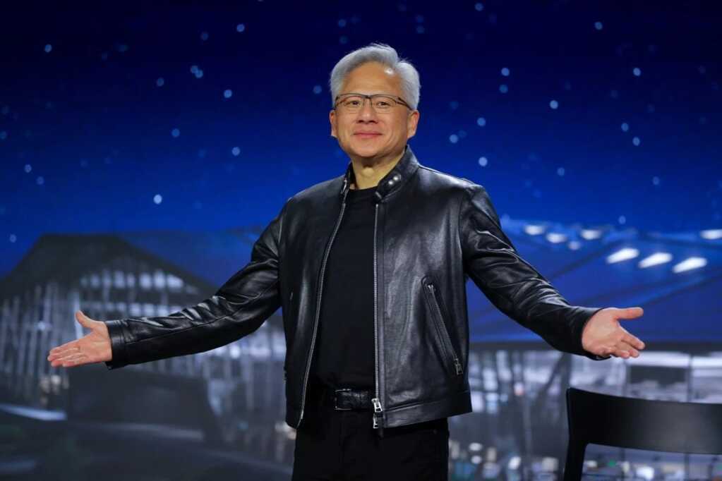 CEO Nvidia cảnh báo thảm họa với Mỹ nếu DeepSeek dùng chip Huawei