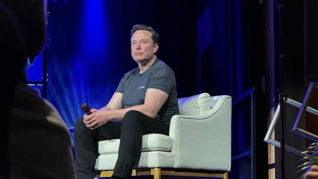 Elon Musk khai tử CV, tuyển kỹ sư siêu máy tính bằng 3 gạch đầu dòng