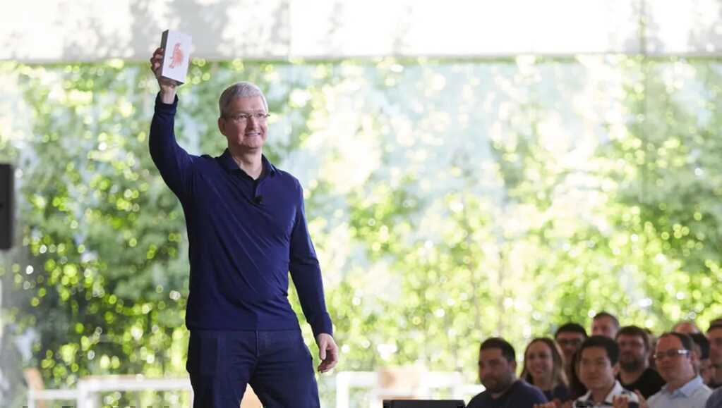Di sản đồ sộ của Tim Cook sau 15 năm 
