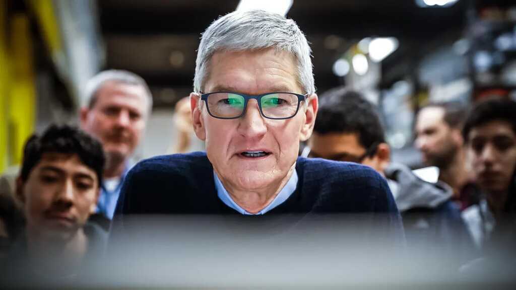 Tổng thống Trump và dàn tỷ phú nói gì về Tim Cook sau khi Apple thay CEO?