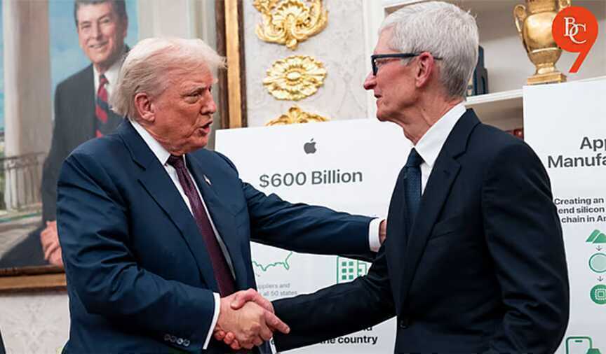 Donald Trump n Tim Cook 2.png
