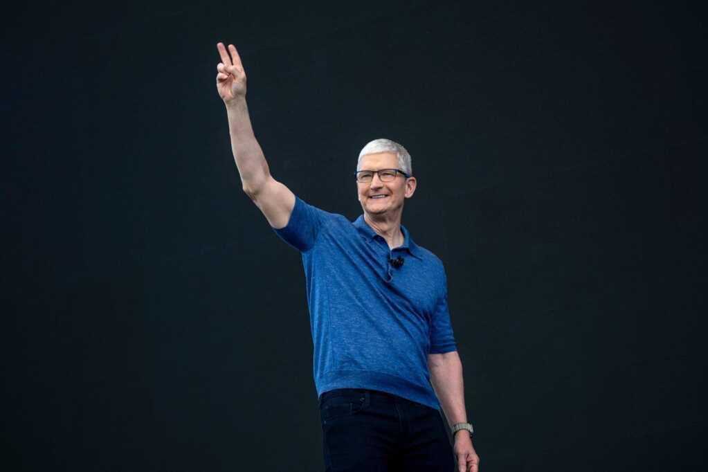 Tim Cook viết ‘tâm thư’ cho nhân viên và người dùng Apple