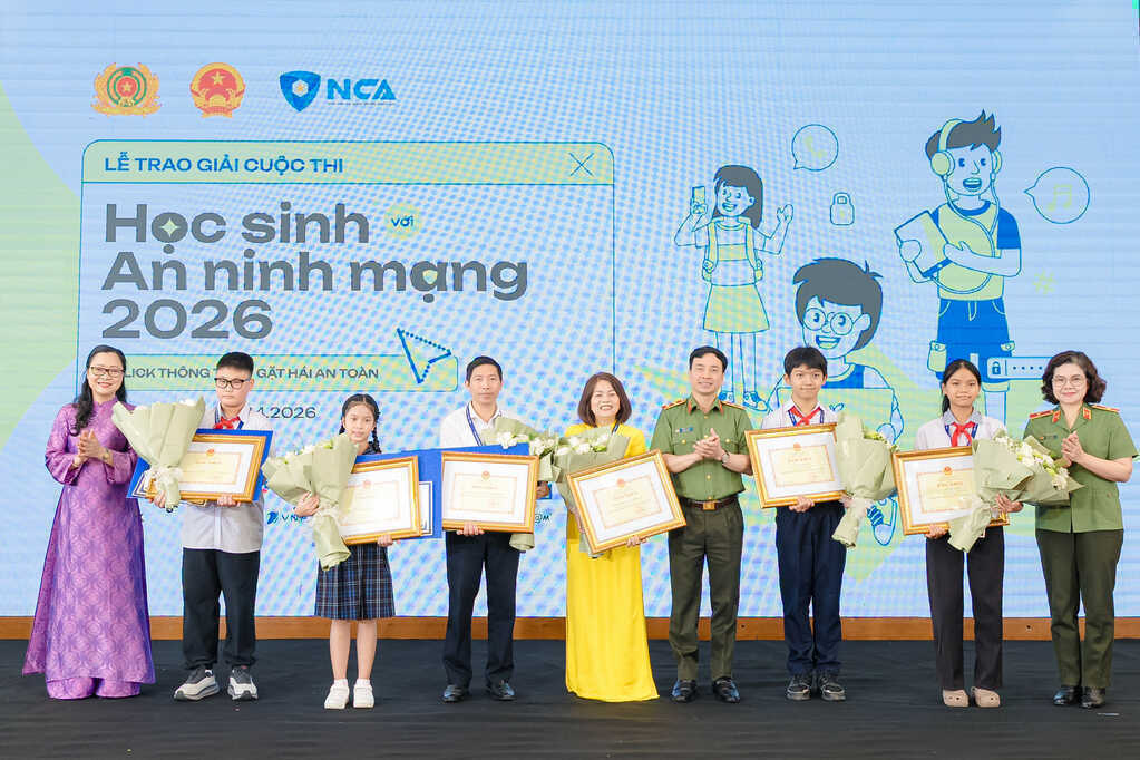trao giai cuoc thi hoc sinh an ninh mang 00 1.jpg