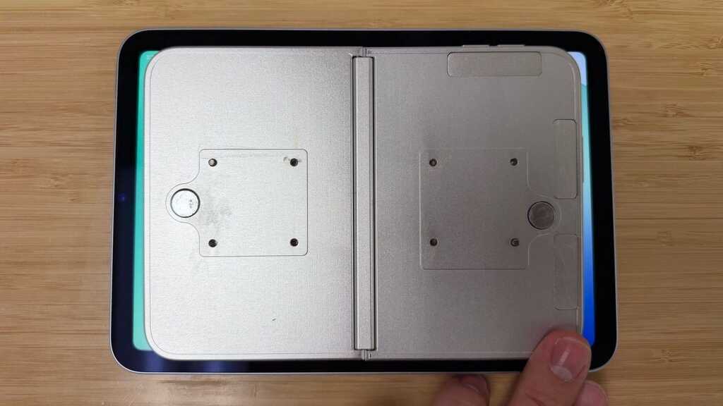 Rò rỉ mô hình iPhone Ultra, thiết kế gập lộ diện qua bản dựng
