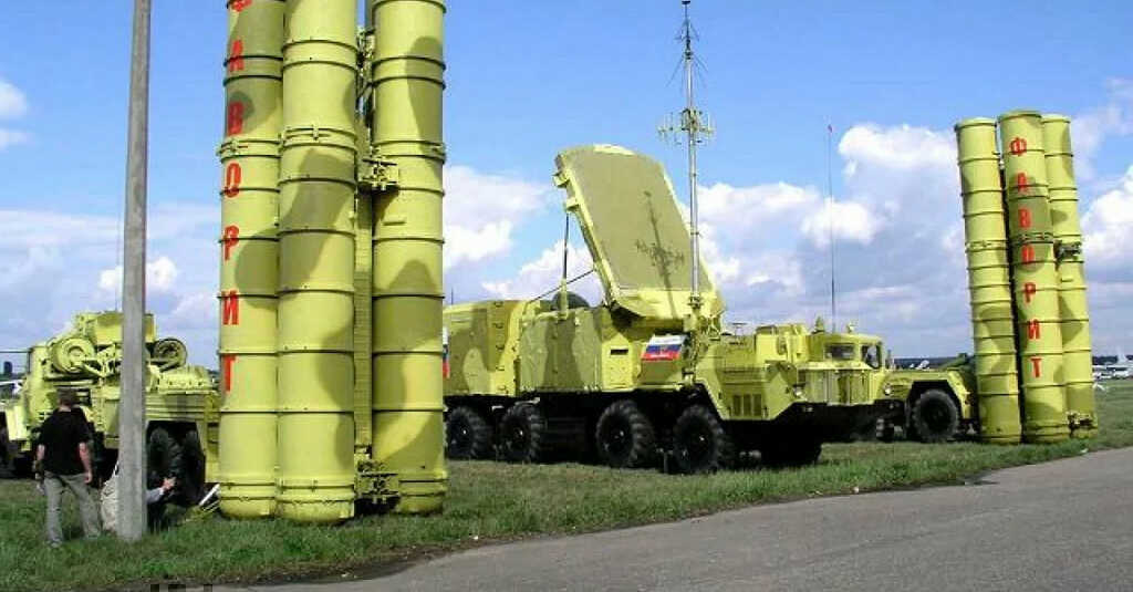 Tên lửa Nga s 300.jpg