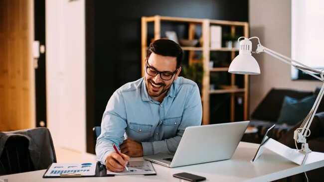 Nhóm 1% dùng AI thế nào để tiết kiệm 10 giờ làm việc mỗi tuần?