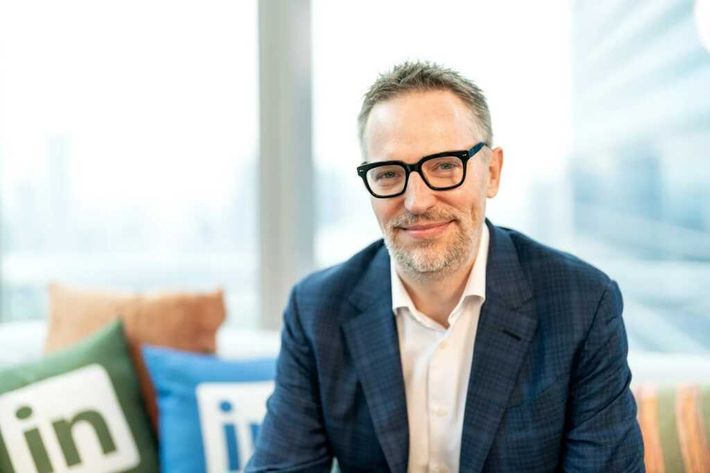 CEO LinkedIn điểm mặt 5 kỹ năng sinh tồn AI không thể ‘cướp’ từ con người
