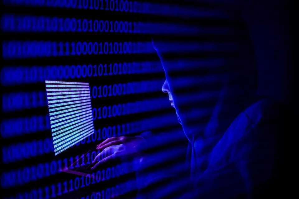 Hacker dùng AI chiếm đoạt 20,8 tỷ USD: Báo cáo chấn động từ FBI phơi bày góc khuất tội phạm mạng