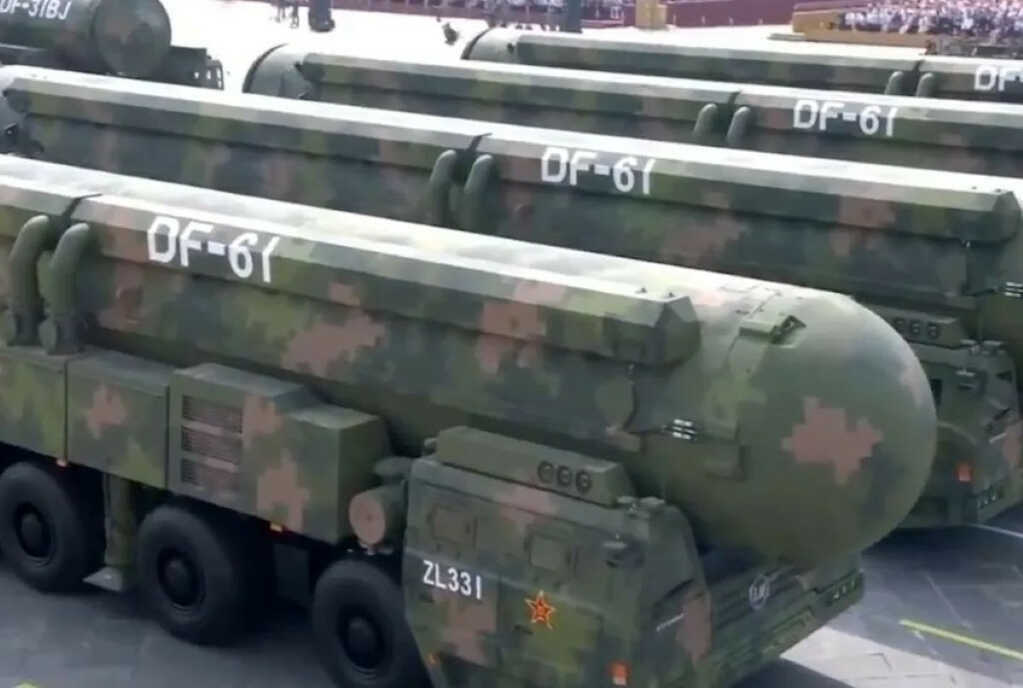 Tên lửa DF 61 1.jpg