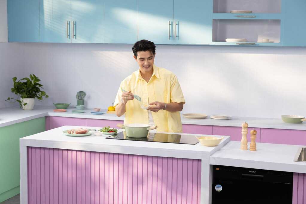 Comfee - “Trợ thủ tiện nghi” cùng diễn viên Trần Ngọc Vàng vào bếp
