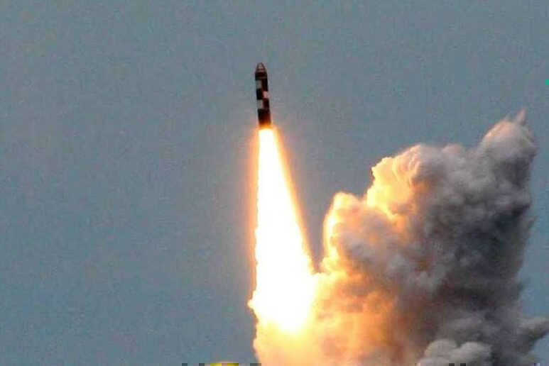 Tên lửa Bulava tầm bắn 9.000km, công nghệ MIRV 10 đầu đạn, khiến mọi hệ thống phòng thủ bất lực