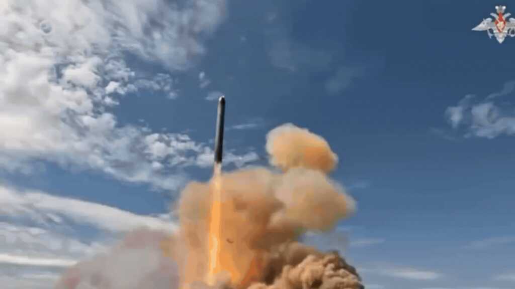 Tên lửa RS-28 Sarmat tốc độ Mach 25, tầm bắn 35.000km, 16 đầu đạn MIRV, ‘mạnh nhất thế giới’