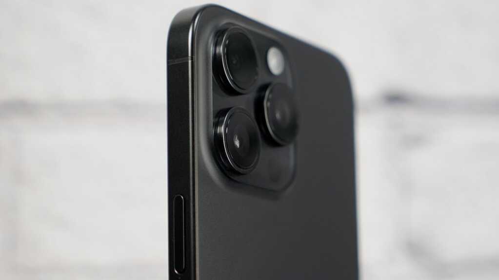 Apple có thể đưa titan trở lại iPhone Pro?