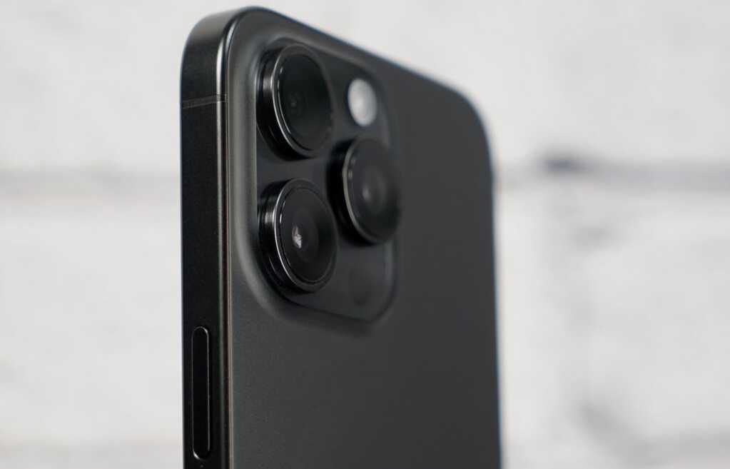Apple có thể đưa titan trở lại iPhone Pro?