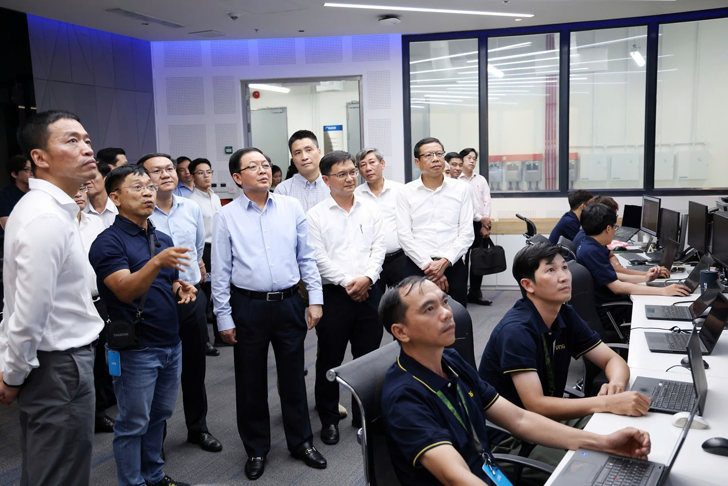 Phó Thủ tướng Hồ Quốc Dũng: Doanh nghiệp Việt cần tiên phong làm chủ AI, UAV chiến lược