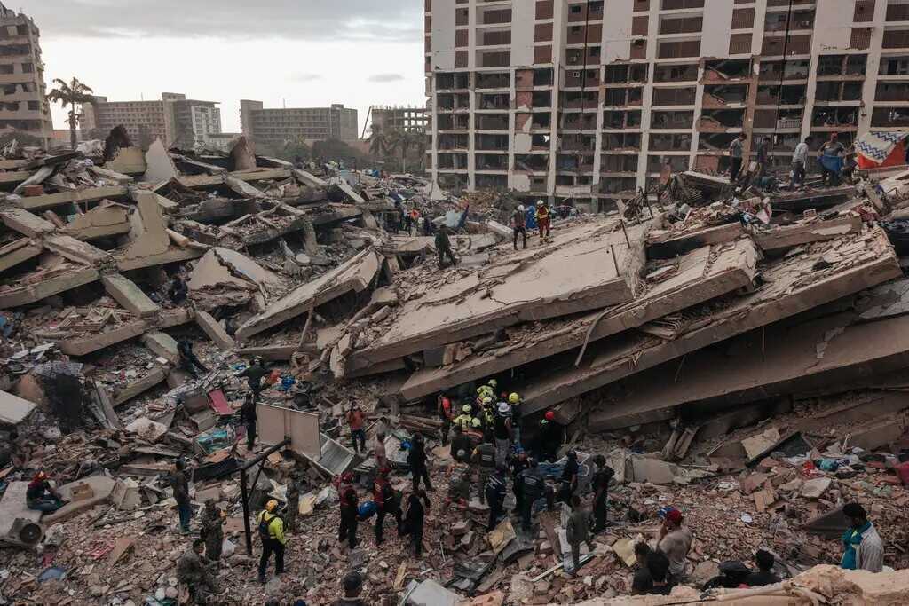 Rescuers, civilians and emergency medical workers looking for survivors in the rubble of several collapsed buildings, in La Guaira, Venezuela, on Saturday. NYT