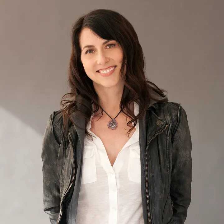mackenzi scott medium