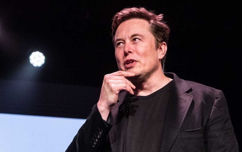 SpaceX của Elon Musk phát triển phần cứng AI bí ẩn mỏng hơn iPhone?