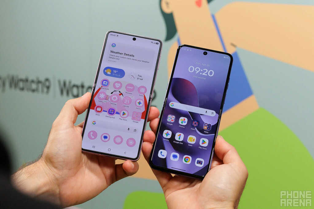 Galaxy Z Flip 8 vs Motorola Razr Ultra 2.jpg