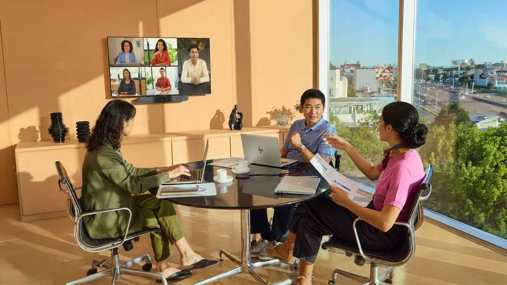 HP Poly Studio V12 - Giải pháp họp trực tuyến gọn gàng, thông minh và linh hoạt