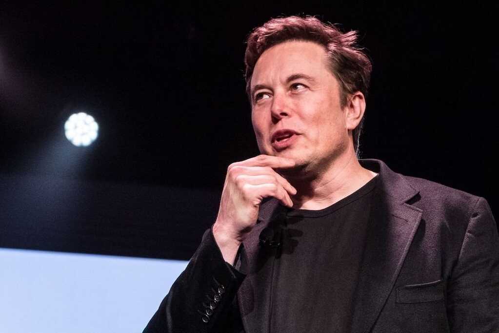 SpaceX của Elon Musk phát triển phần cứng AI bí ẩn mỏng hơn iPhone?