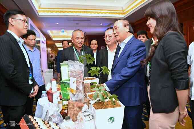 Bộ trưởng Huỳnh Thành Đạt: 