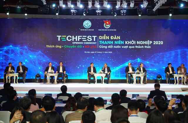 Thủ tướng Nguyễn Xuân Phúc đối thoại tại diễn đàn Khởi nghiệp đổi mới 2020