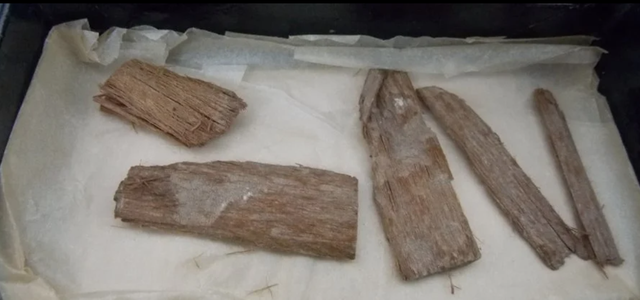 Mảnh gỗ tuyết tùng 5.000 năm tuổi cực hiếm hé lộ bí mật của Đại kim tự tháp