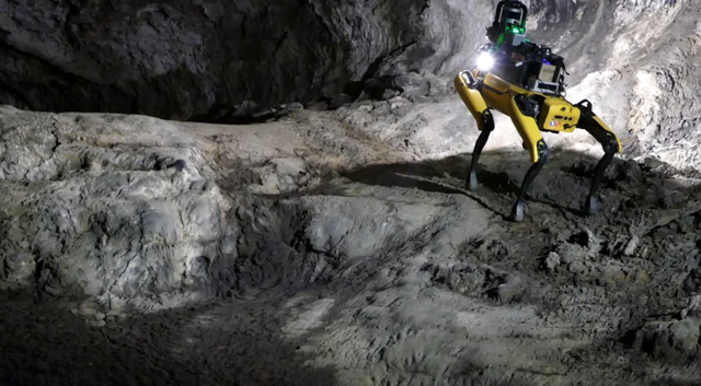 NASA sắp sử dụng chó robot tích hợp AI khám phá hang động trên Sao Hỏa