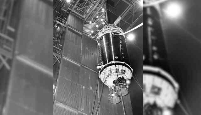 NASA giải mã vật thể bí ẩn quay quanh Trái đất