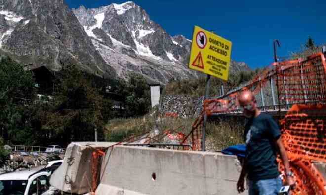 Sông băng trên núi Mont Blanc sắp sụp đổ