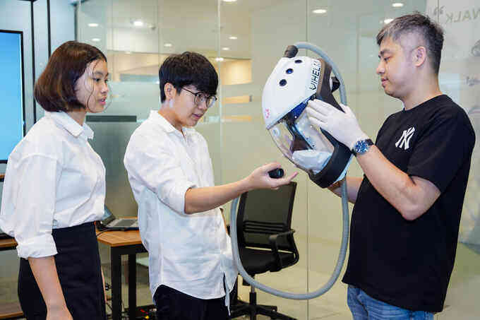 Học sinh Việt sáng chế mũ ngăn nCoV vào chung kết quốc tế