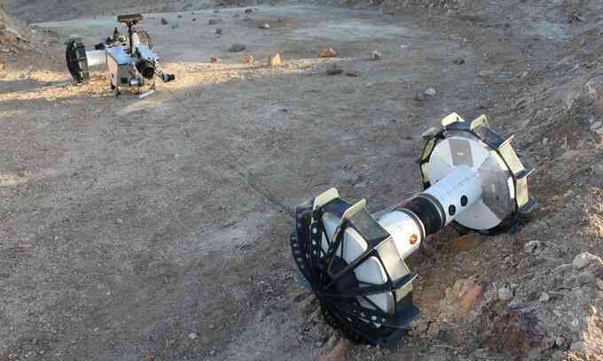 Robot biến hình khám phá địa hình gồ ghề
