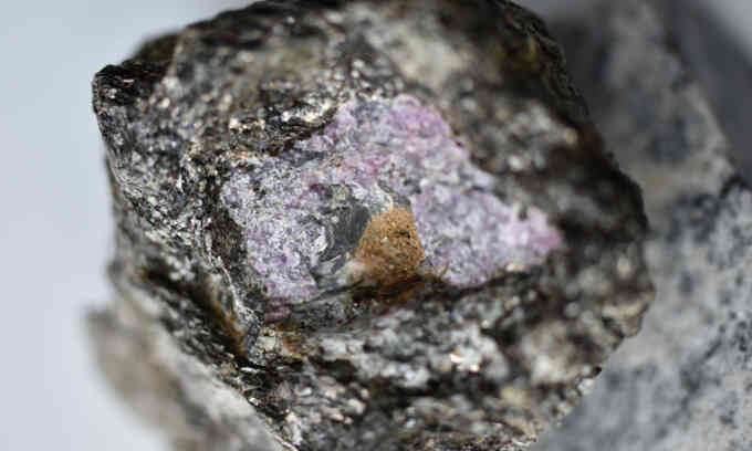 Hồng ngọc 2,5 tỷ năm chứa dấu vết sự sống cổ đại