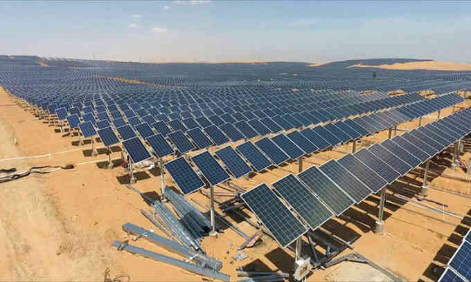 Trung Quốc lắp một loạt trạm năng lượng tái tạo trên sa mạc