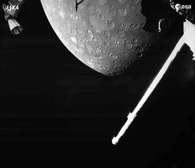 Tàu vũ trụ chụp bức ảnh cận cảnh đầu tiên về sao Thủy