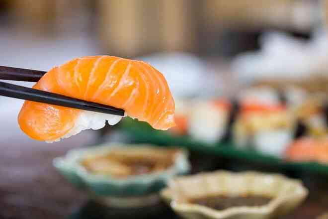 Loài ký sinh trùng có ngoại hình giống hệt miếng sushi - 2