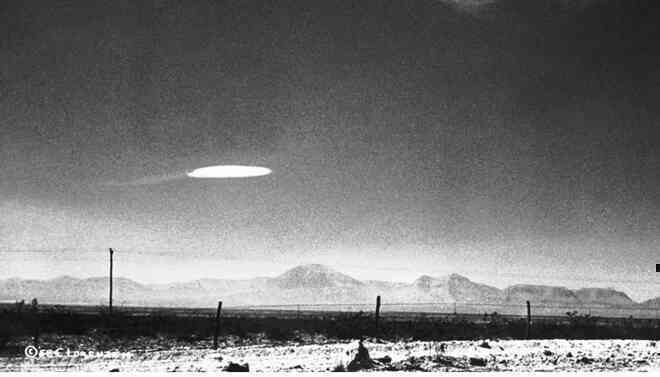 Cựu sĩ quan tình báo Lầu Năm Góc tiết lộ bí mật "động trời" về UFO