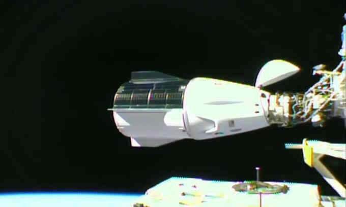 Tàu SpaceX chở 4 phi hành gia cập bến ISS