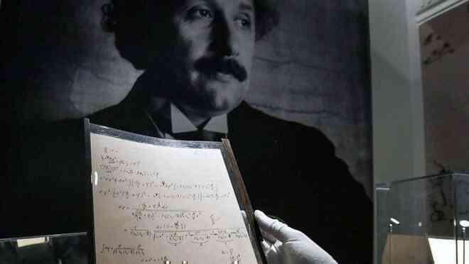 Đấu giá kỷ lục 15 triệu USD cho một bản thảo khoa học của Einstein