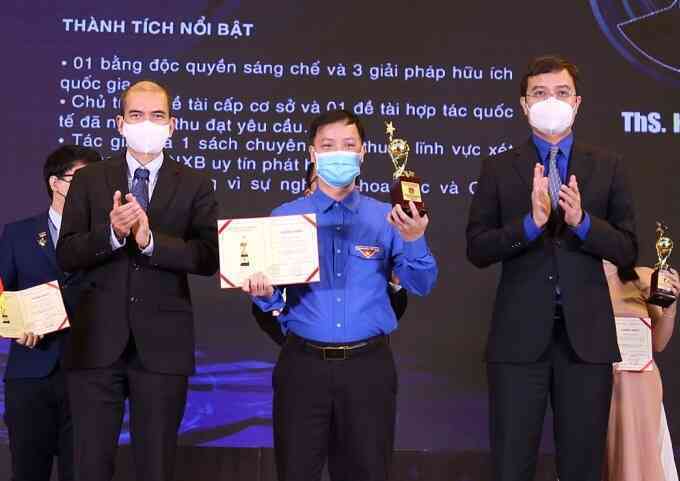Vinh danh 10 tài năng khoa học trẻ giải Quả cầu vàng 2021