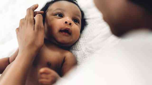 Trẻ sơ sinh có thừa hưởng miễn dịch Covid-19 của mẹ được không?