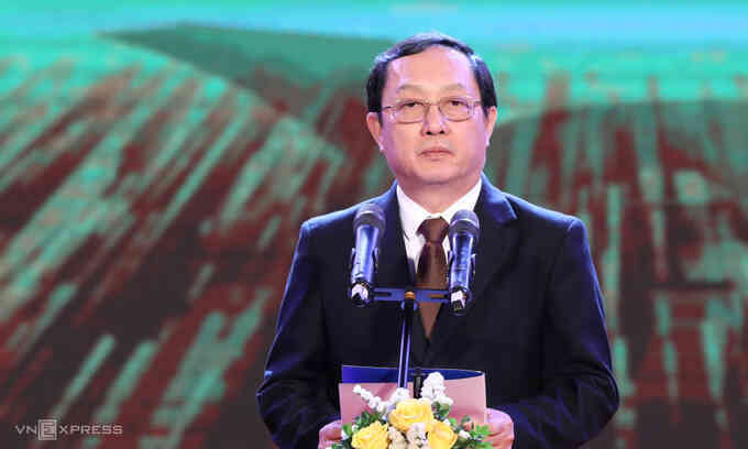Bộ trưởng Huỳnh Thành Đạt: 