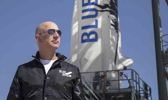 Tỷ phú Jeff Bezos sẽ bay vào vũ trụ trong tháng 7