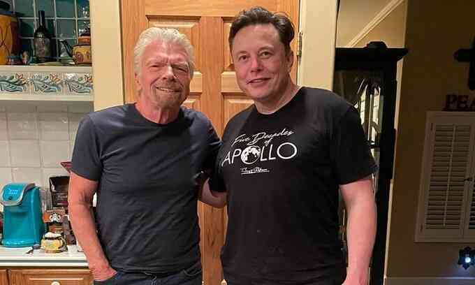 Tỷ phú Elon Musk đặt vé trên máy bay Virgin Galactic