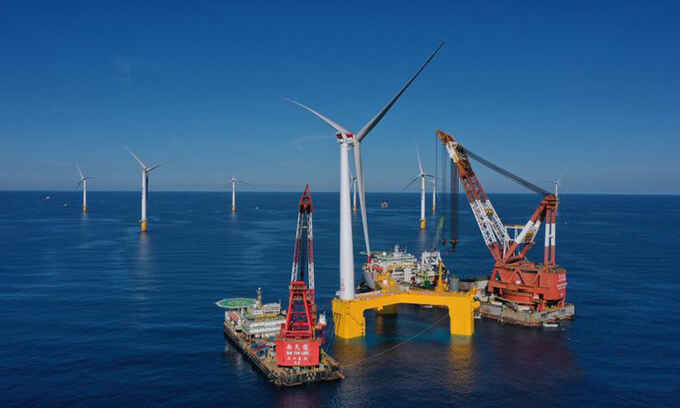 Lắp đặt turbine gió nổi chống siêu bão đầu tiên