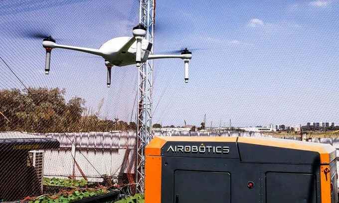 Cảnh sát Dubai dùng mạng lưới drone đối phó tội phạm