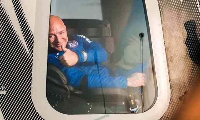 Tỷ phú Jeff Bezos chi 2 tỷ USD cho hợp đồng với NASA